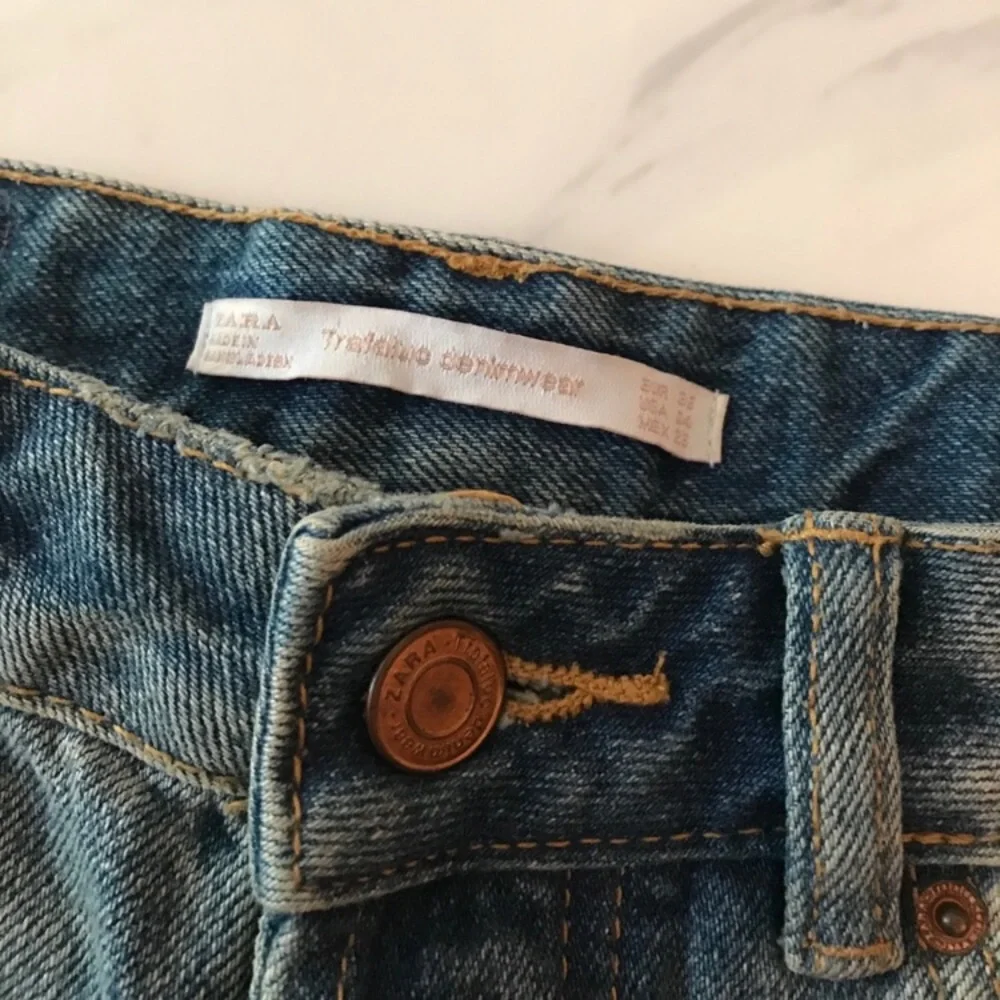 🦋Zara Butterfly Distressed Jean Shorts! - Picture 4 of 9